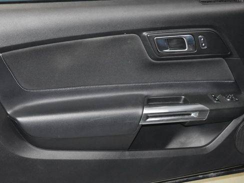 Used 2018 Ford Mustang GT image 4