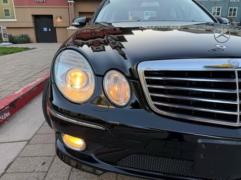 Used 2009 Mercedes-Benz E 550 Sedan image 17