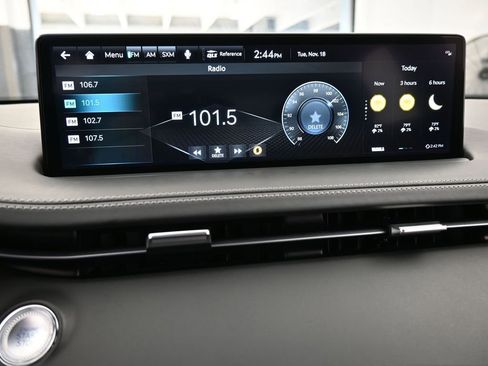 Used 2024 Genesis GV70 2.5T w/ Sport Prestige Package image 27