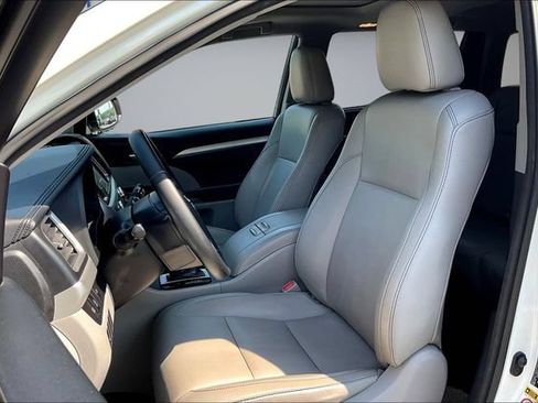 Used 2018 Toyota Highlander XLE FWD image 23
