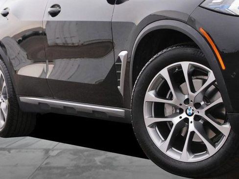 Used 2025 BMW X5 xDrive40i w/ Climate Comfort Package image 3
