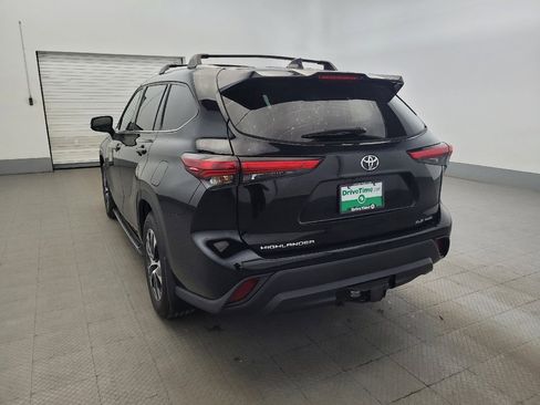 Used 2022 Toyota Highlander XLE AWD/4WD image 6