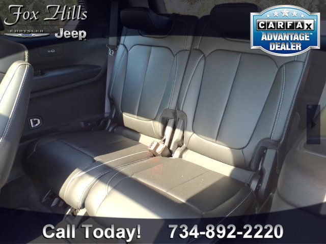 Certified 2025 Jeep Grand Cherokee L Limited w/ Black Appearance Package AWD/4WD image 11