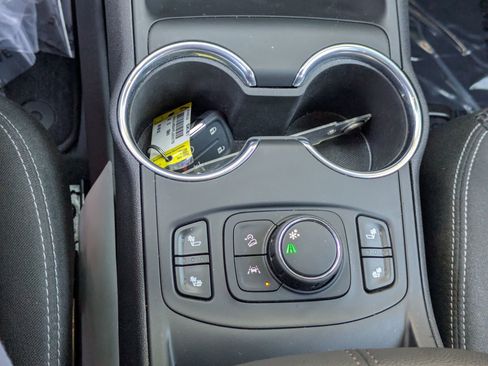 Used 2023 GMC Terrain SLE w/ Driver Convenience Package image 21