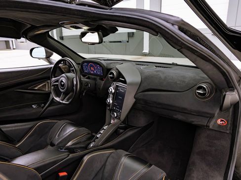 Used 2019 McLaren 720S Performance image 23