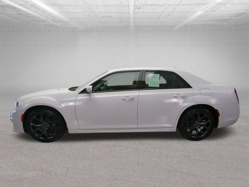 Used 2022 Chrysler 300 Touring L RWD image 4
