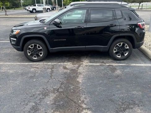 Used 2018 Jeep Compass Trailhawk w/ Leather Interior Group AWD/4WD image 2