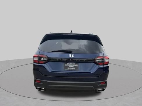 Used 2025 Honda Pilot Sport image 5