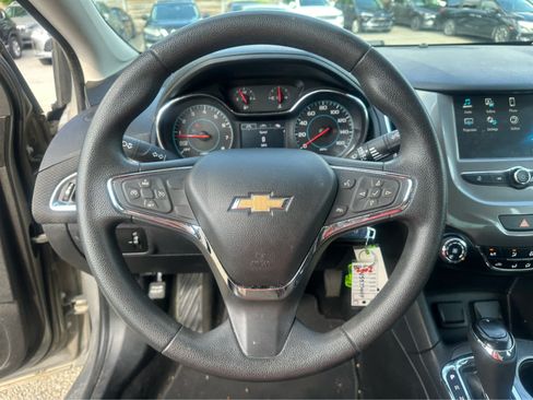 Used 2017 Chevrolet Cruze LT FWD image 11