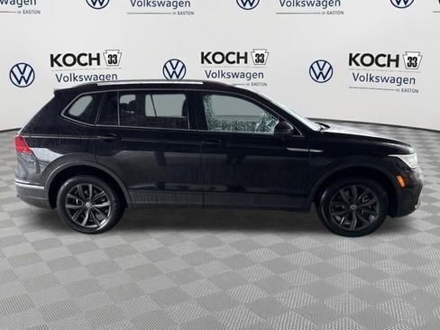 Used 2023 Volkswagen Tiguan SE w/ Panoramic Sunroof Package image 9