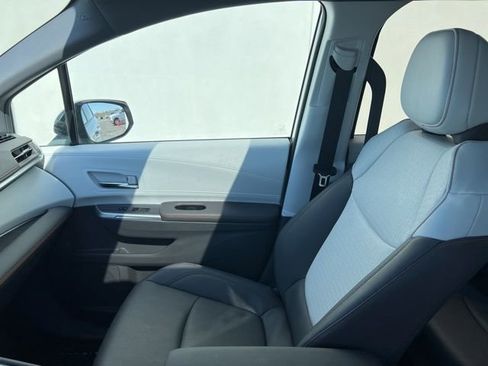 Used 2024 Toyota Sienna XSE image 7