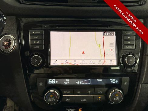 Used 2020 Nissan Rogue SV w/ Premium Package image 24