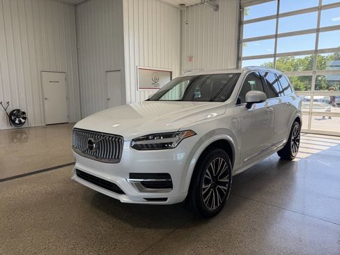 Used 2023 Volvo XC90 T8 Core AWD/4WD image 2