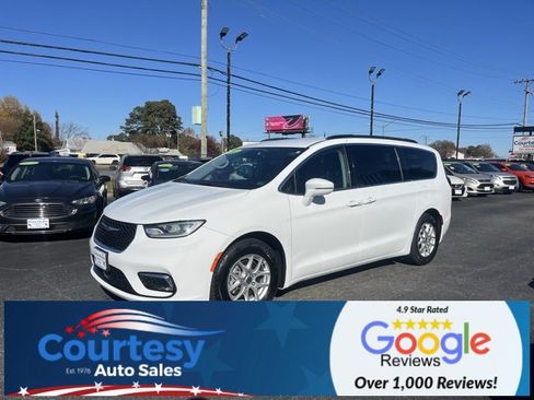 Used 2022 Chrysler Pacifica Touring-L image 3