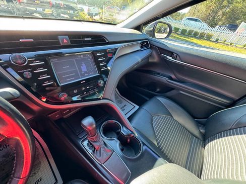 Used 2020 Toyota Camry SE image 17