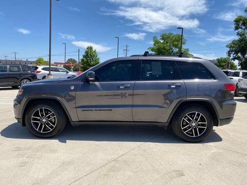 Used 2018 Jeep Grand Cherokee Trailhawk w/ Trailhawk Luxury Group AWD/4WD image 2