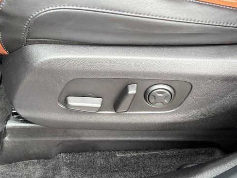 Used 2023 Kia Carnival SX FWD image 9