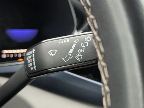 Used 2023 Volkswagen Taos SE image 24