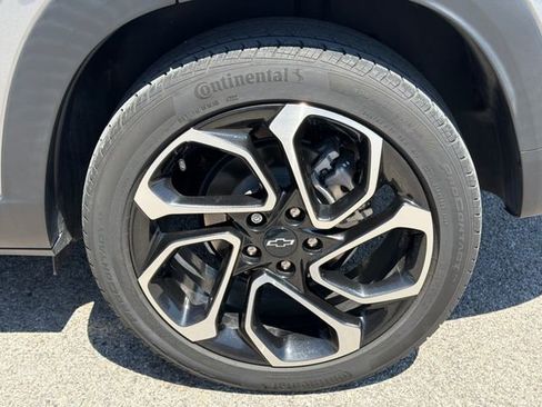 Used 2024 Chevrolet Trax RS w/ Sunroof Package FWD image 39