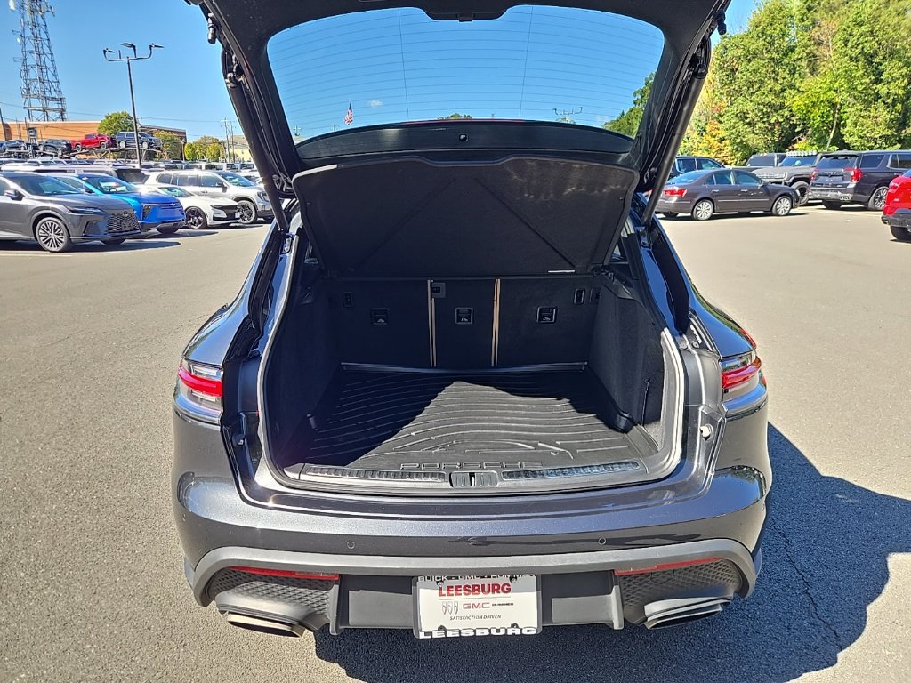 Used 2023 Porsche Macan AWD/4WD image 45