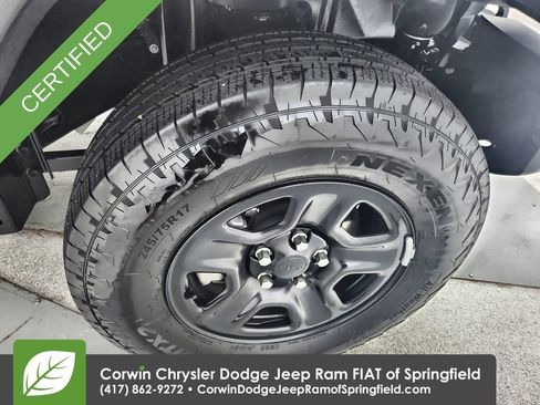 Used 2025 Jeep Wrangler Sport AWD/4WD image 31