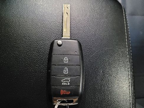 Used 2019 Kia Sorento AWD image 32