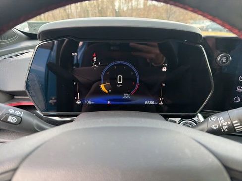 Used 2025 Chevrolet Trax RS w/ Sunroof Package image 23