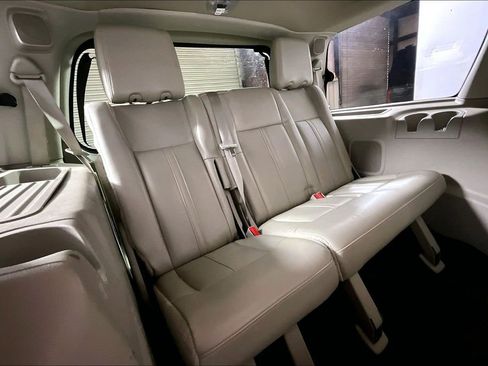 Used 2016 Lincoln Navigator Select image 23