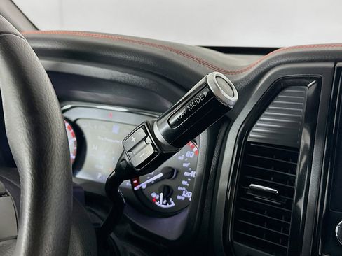 Used 2024 Nissan Titan PRO-4X w/ Pro-4x Convenience Package image 25