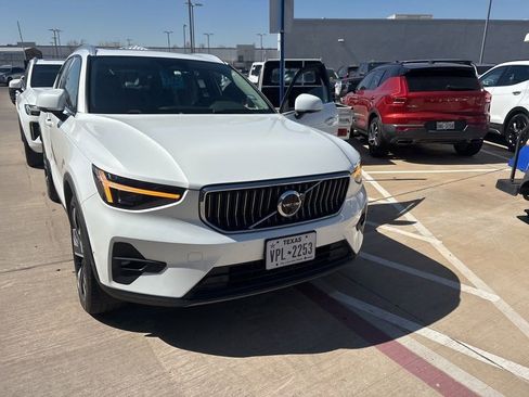 Used 2024 Volvo XC40 B5 Ultimate w/ Protection Package Premier image 2