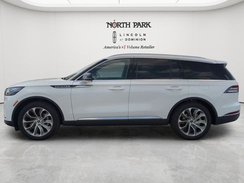 New 2026 Lincoln Aviator Reserve RWD image 2