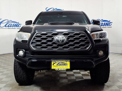 Used 2020 Toyota Tacoma TRD Sport AWD/4WD image 3