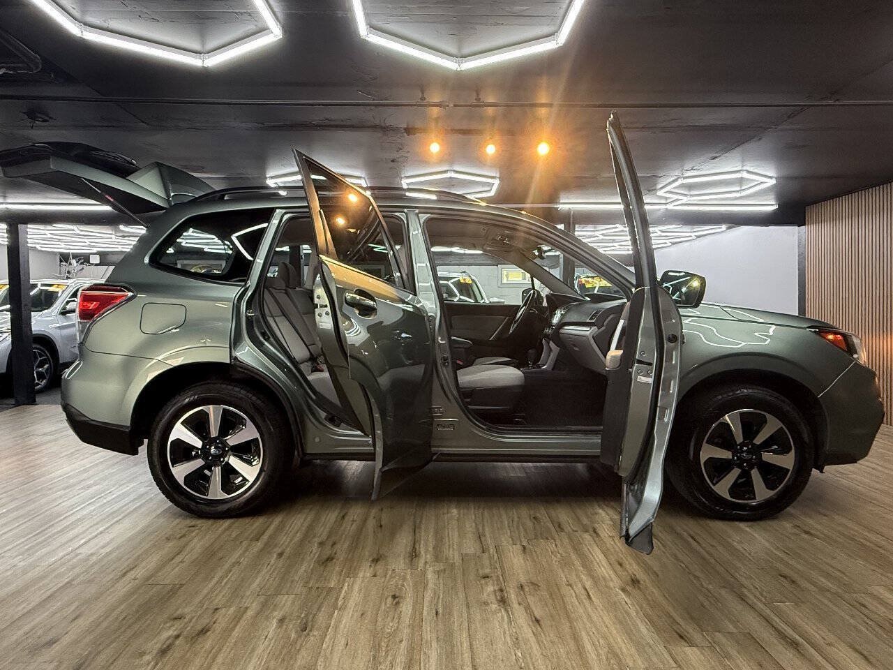 Used 2018 Subaru Forester 2.5i Premium AWD/4WD image 19