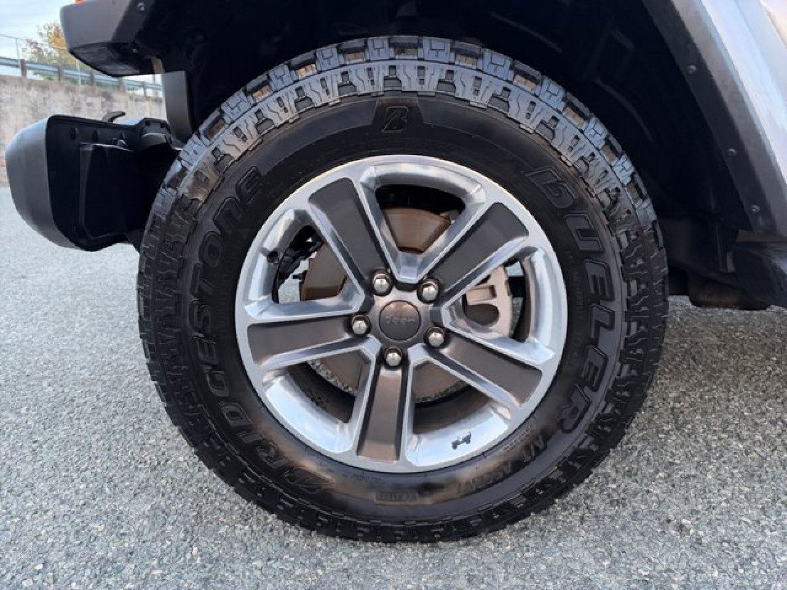 Used 2021 Jeep Wrangler Unlimited Sahara AWD/4WD image 9