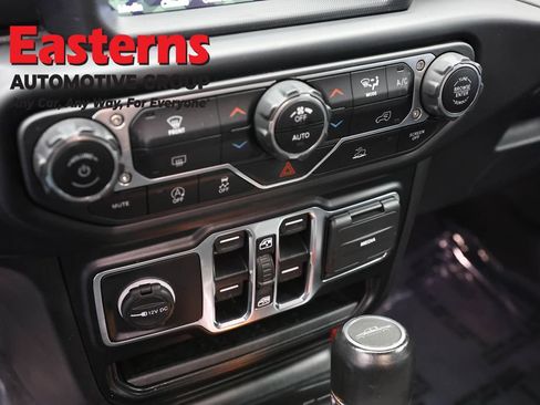 Used 2021 Jeep Gladiator Overland AWD/4WD image 18