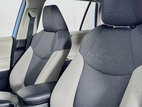 Used 2021 Toyota RAV4 XLE w/ Convenience Package AWD/4WD image 10