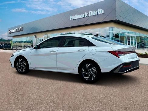 New 2025 Hyundai Elantra Limited FWD image 4