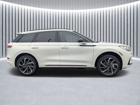 New 2025 Lincoln Corsair Grand Touring image 2