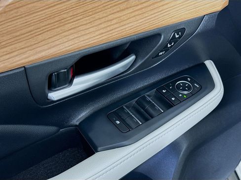 Used 2024 Toyota Grand Highlander Limited image 18