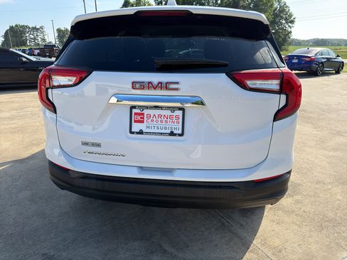 Used 2023 GMC Terrain SLE FWD image 1