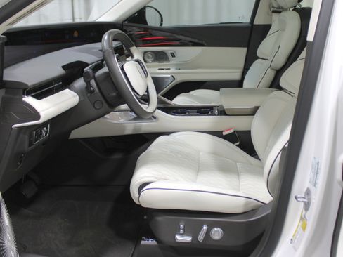 Certified 2024 Lincoln Nautilus Black Label w/ Jet Appearance Package (87T) image 3