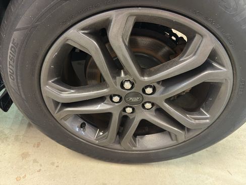 Used 2018 Ford Edge SEL w/ Equipment Group 201A AWD/4WD image 32