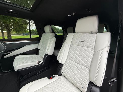 Used 2025 Cadillac Escalade Sport Platinum w/ LPO, Floor Liner Package AWD/4WD image 26