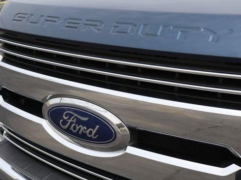 Used 2017 Ford F250 Lariat w/ Chrome Package image 55