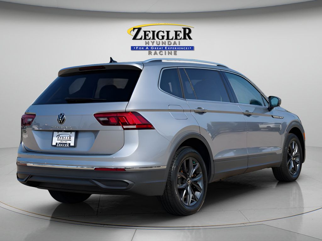 Used 2023 Volkswagen Tiguan SE w/ Panoramic Sunroof Package FWD image 7