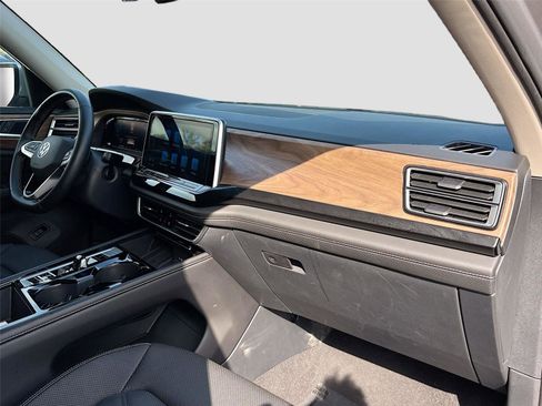 Used 2025 Volkswagen Atlas SE FWD image 29
