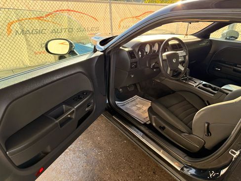 Used 2009 Dodge Challenger R/T image 14