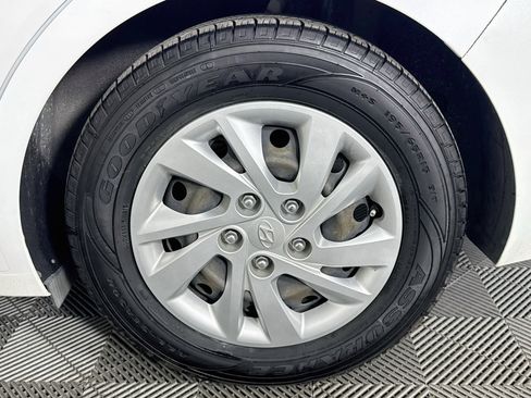 Used 2020 Hyundai Elantra SE w/ Cargo Package (C1) FWD image 34