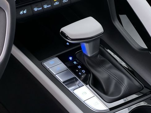 New 2025 Hyundai Elantra Limited image 21