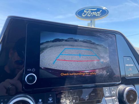 Used 2023 Toyota Highlander XLE FWD image 31